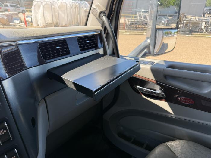 2021 Peterbilt 579-8