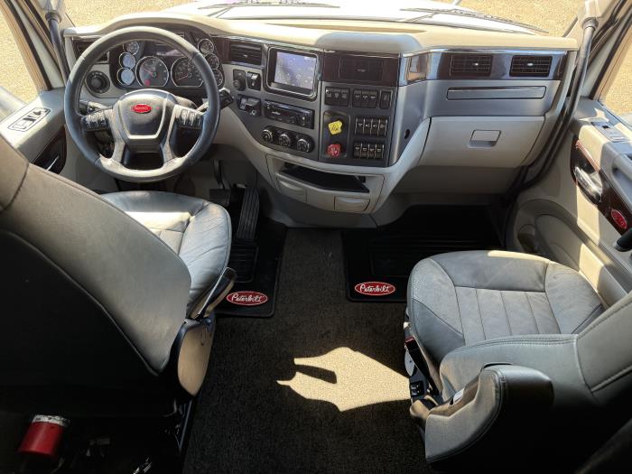 2021 Peterbilt 579-33
