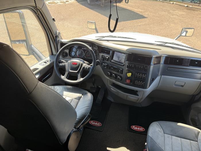 2021 Peterbilt 579-34