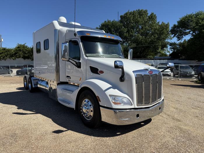 2021 Peterbilt 579-44