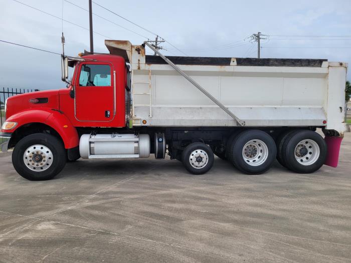 2017 Peterbilt 348-1