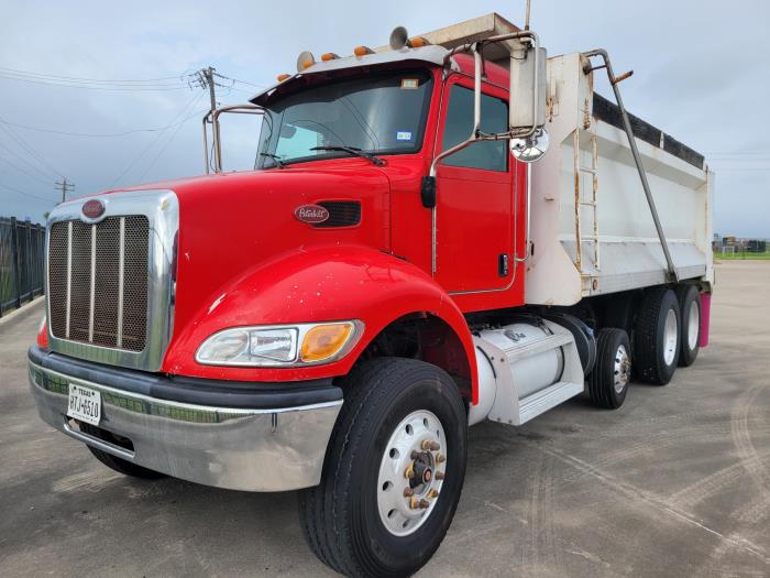 2017 Peterbilt 348-4