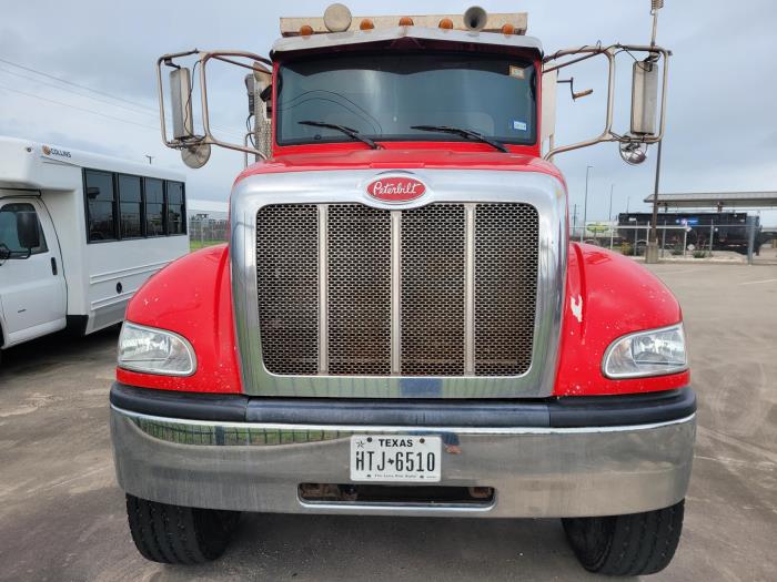 2017 Peterbilt 348-5
