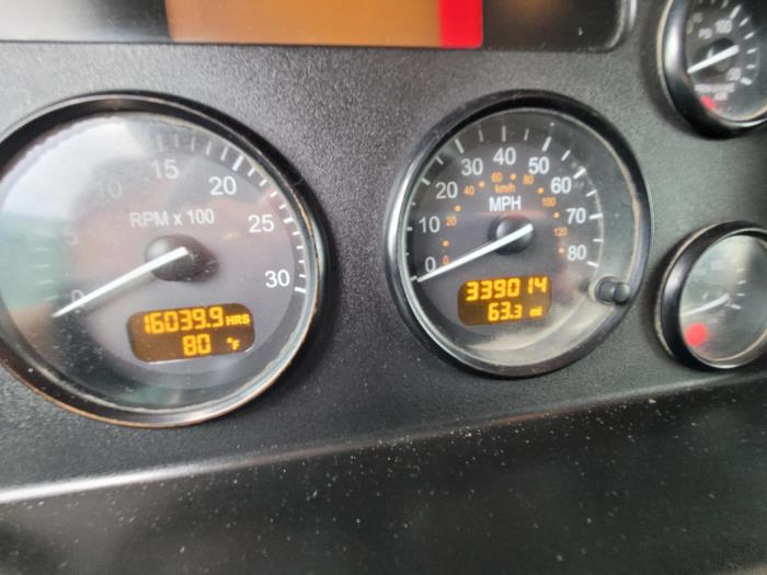 2017 Peterbilt 348-9