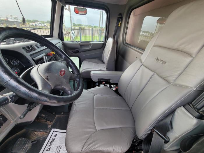 2017 Peterbilt 348-10