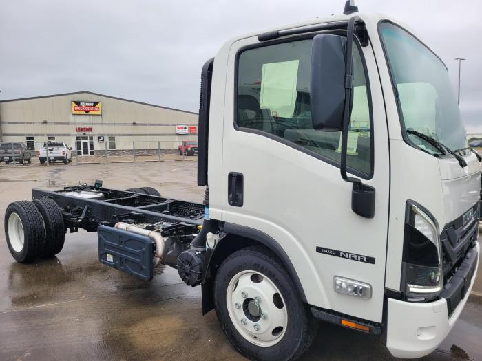 2025 Isuzu NRR-4