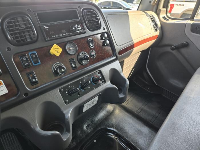 2020 Freightliner Business Class M2 106-6