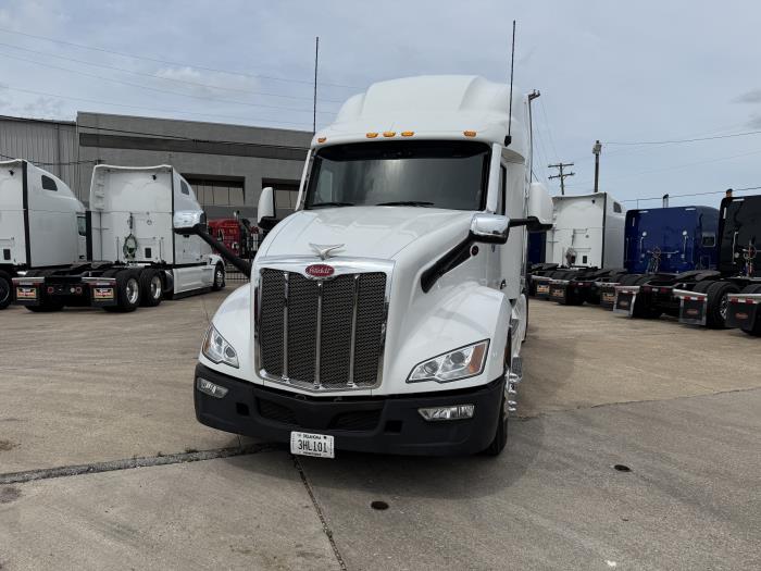 2023 Peterbilt 579-8