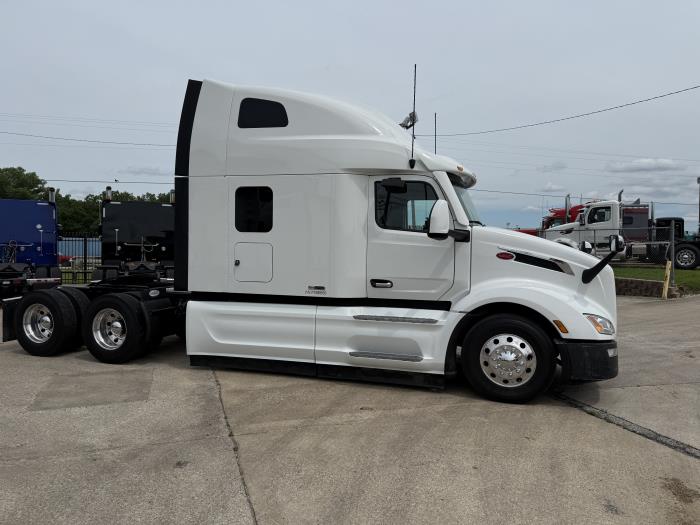 2023 Peterbilt 579-2