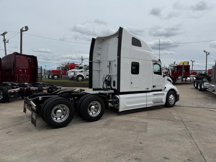 2023 Peterbilt 579-18
