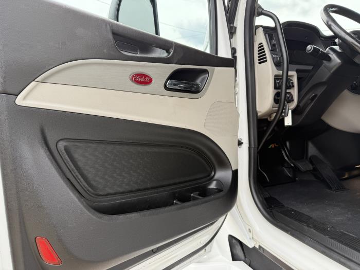 2023 Peterbilt 579-29