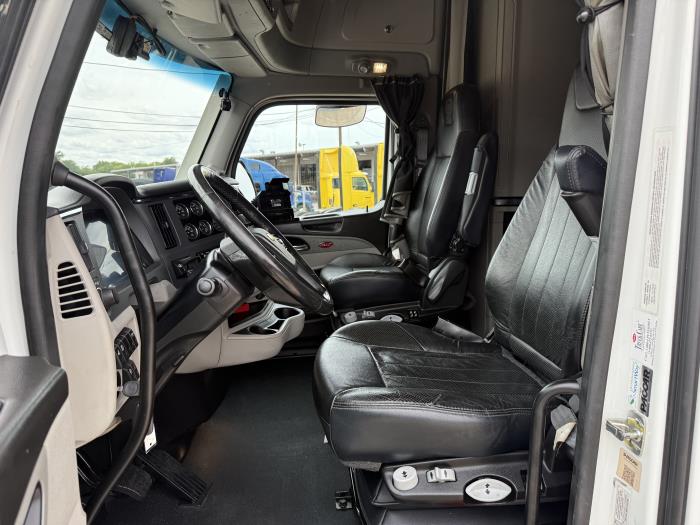 2023 Peterbilt 579-30