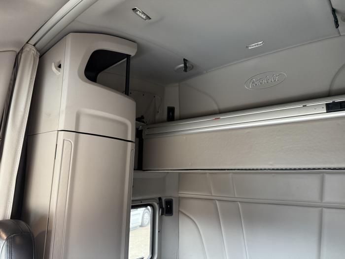 2023 Peterbilt 579-32