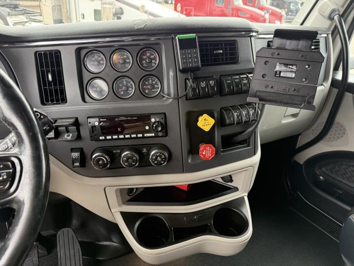2023 Peterbilt 579-40