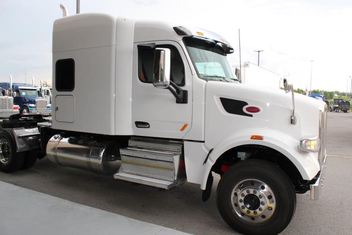 2021 Peterbilt 567-8