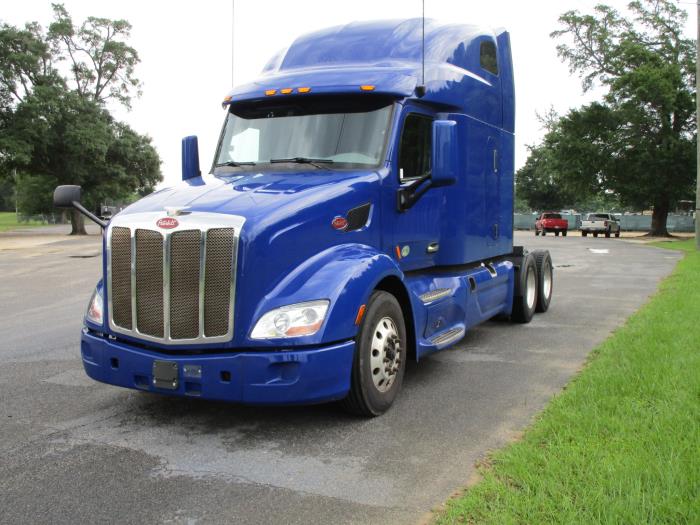 2022 Peterbilt 579-4