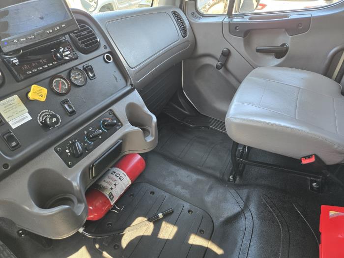2019 Freightliner Business Class M2 106-4