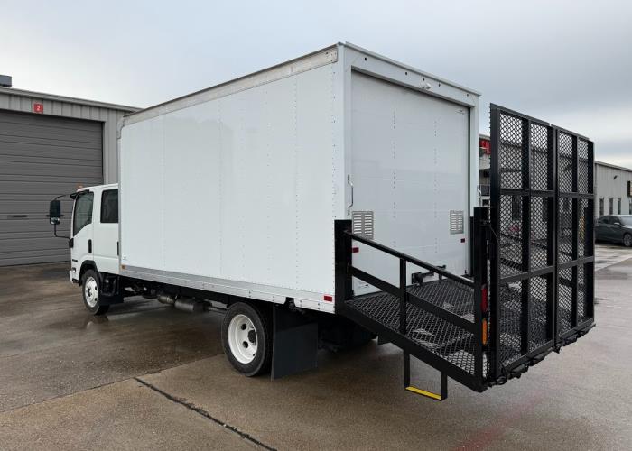 2025 Isuzu NPR-HD-6