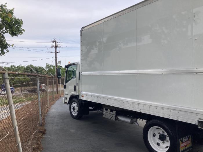 2019 Isuzu NPR-6