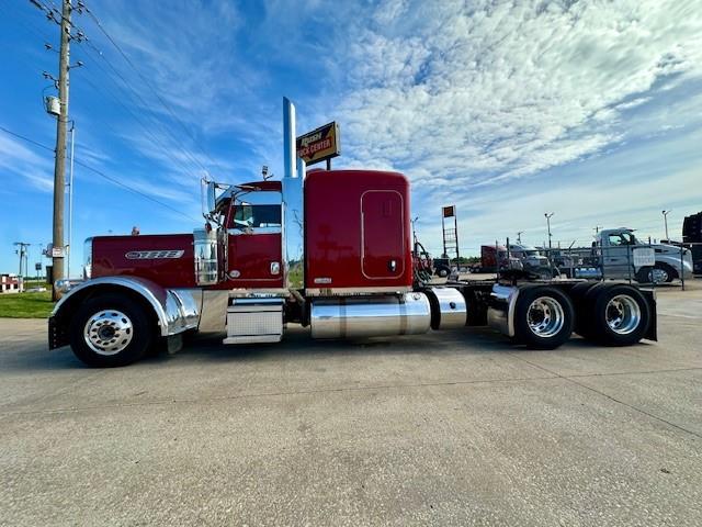 2021 Peterbilt 389-2