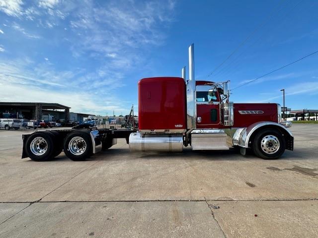 2021 Peterbilt 389-7