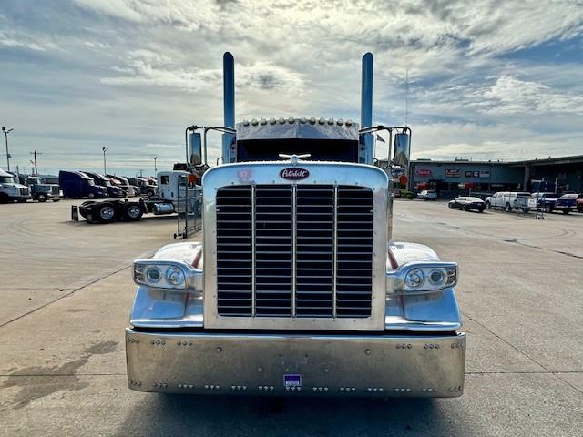 2021 Peterbilt 389-9