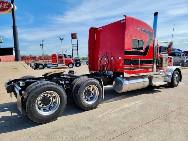 2022 Peterbilt 389-4