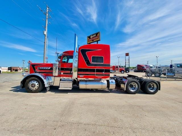 2022 Peterbilt 389-6