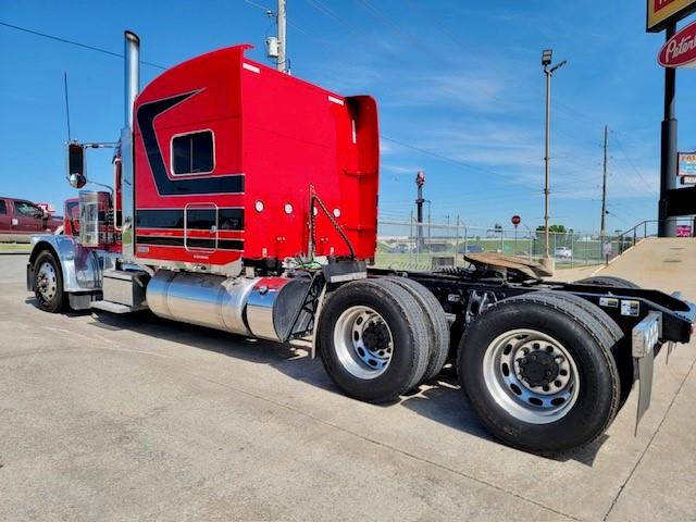 2022 Peterbilt 389-8
