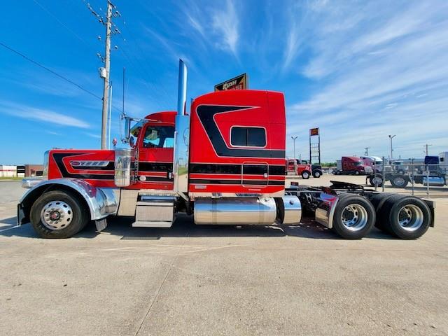 2022 Peterbilt 389-9