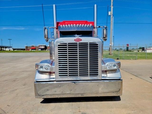 2022 Peterbilt 389-10