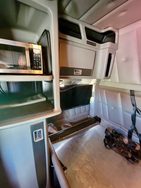 2022 Peterbilt 389-21