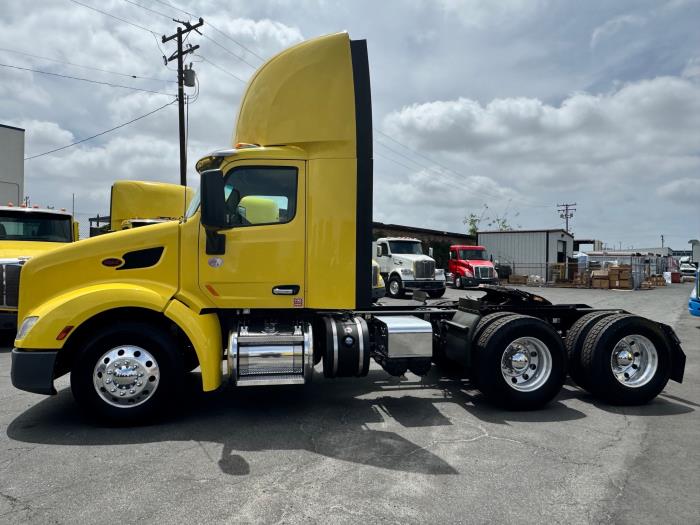 2021 Peterbilt 579-8