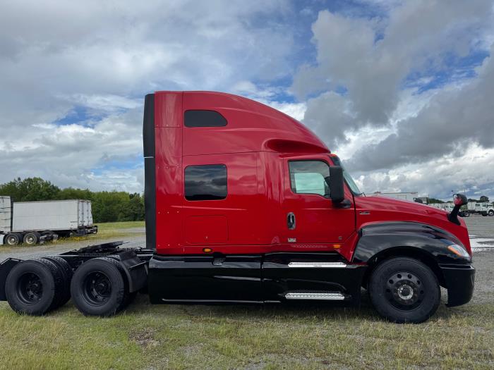 2022 International LT625-4