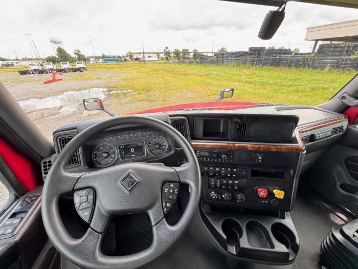 2022 International LT625-10