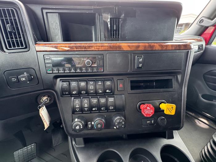 2022 International LT625-12