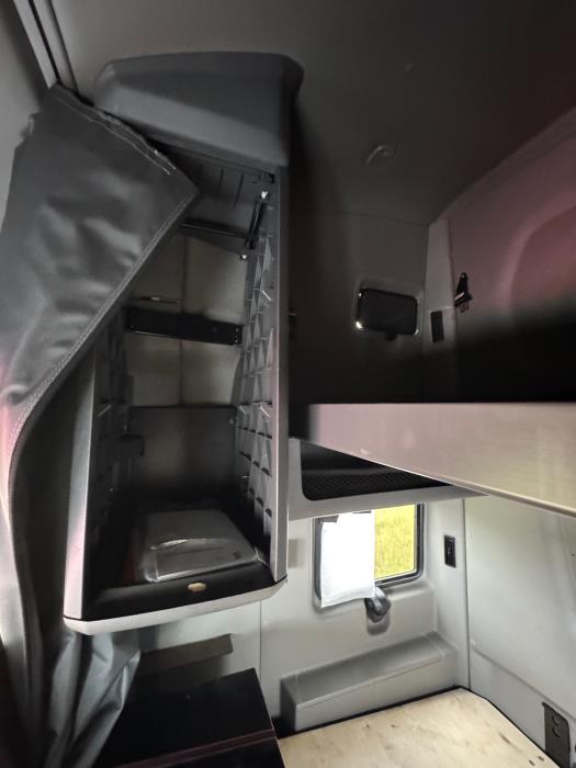 2022 International LT625-21