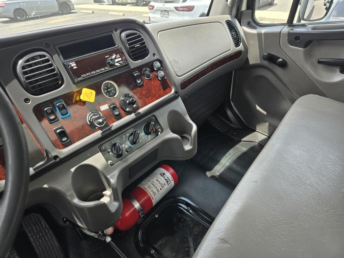 2020 Freightliner Business Class M2 106-4