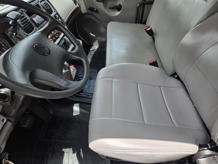 2020 Freightliner Business Class M2 106-5