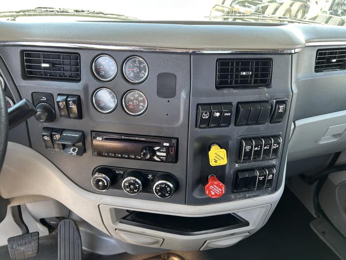 2020 Peterbilt 579-28