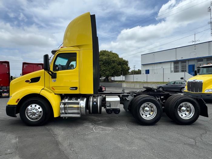 2021 Peterbilt 579-8