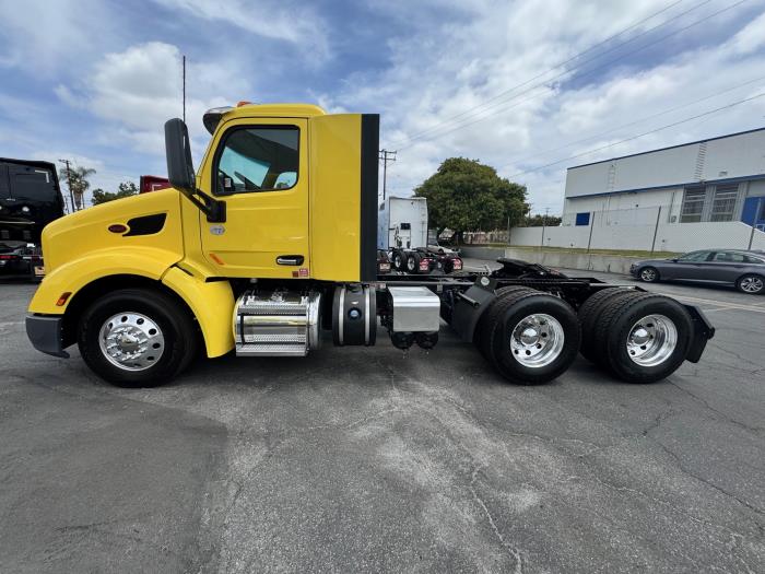 2021 Peterbilt 579-8