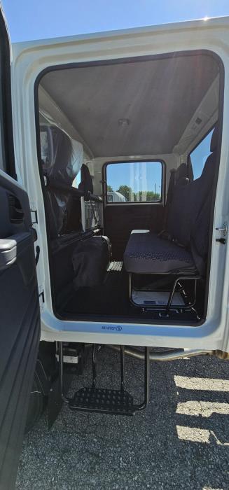 2025 Isuzu NRR-6