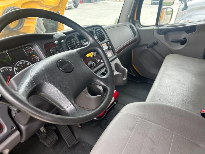 2019 Freightliner Business Class M2 106-2