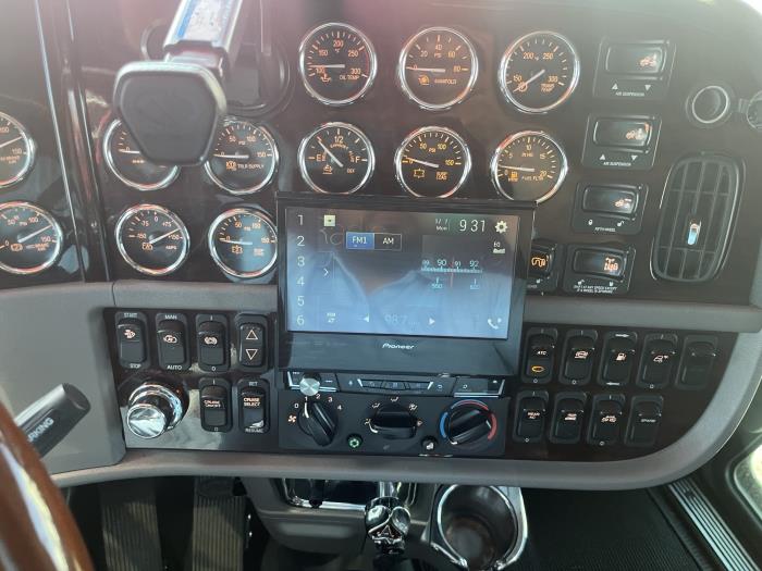 2022 Peterbilt 389-15