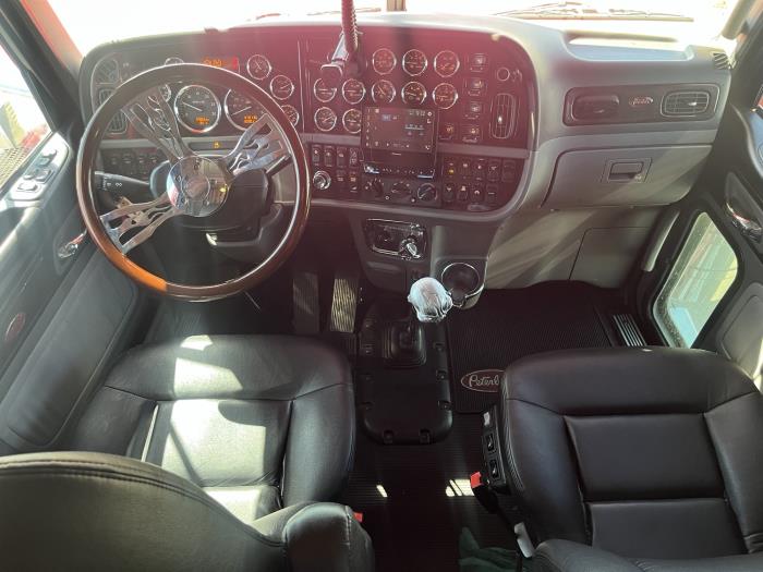2022 Peterbilt 389-17