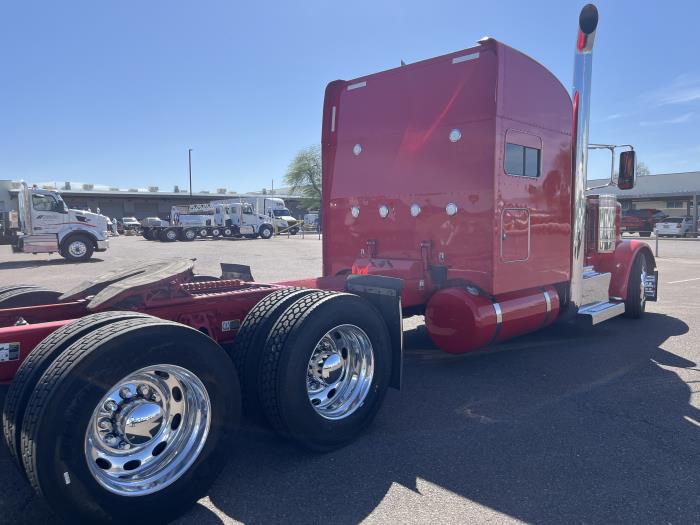 2022 Peterbilt 389-6