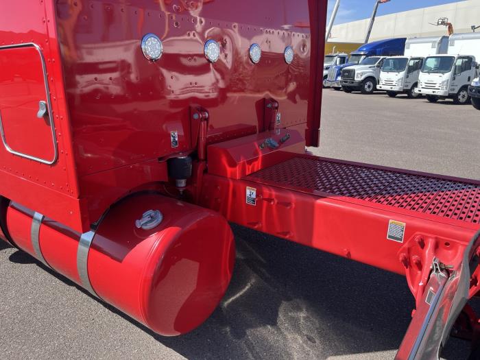 2022 Peterbilt 389-4