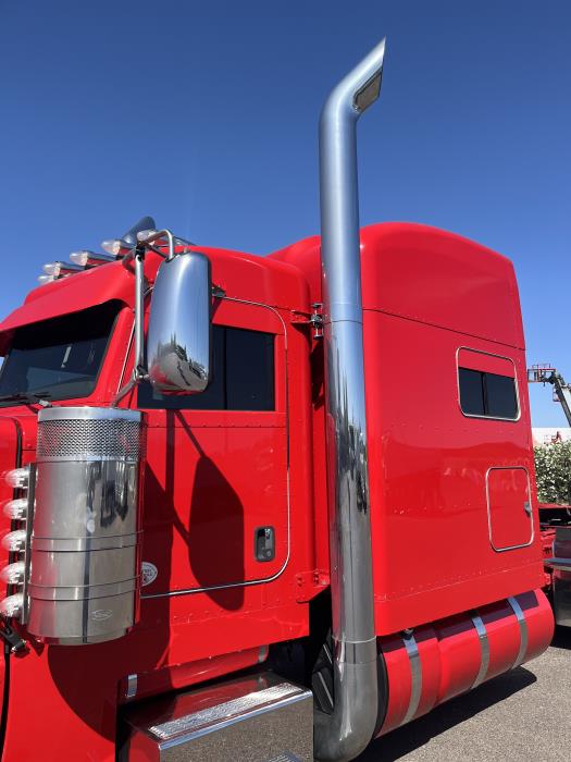 2022 Peterbilt 389-2