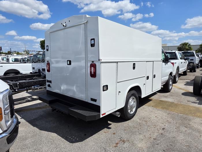 2025 Ford E-350-3